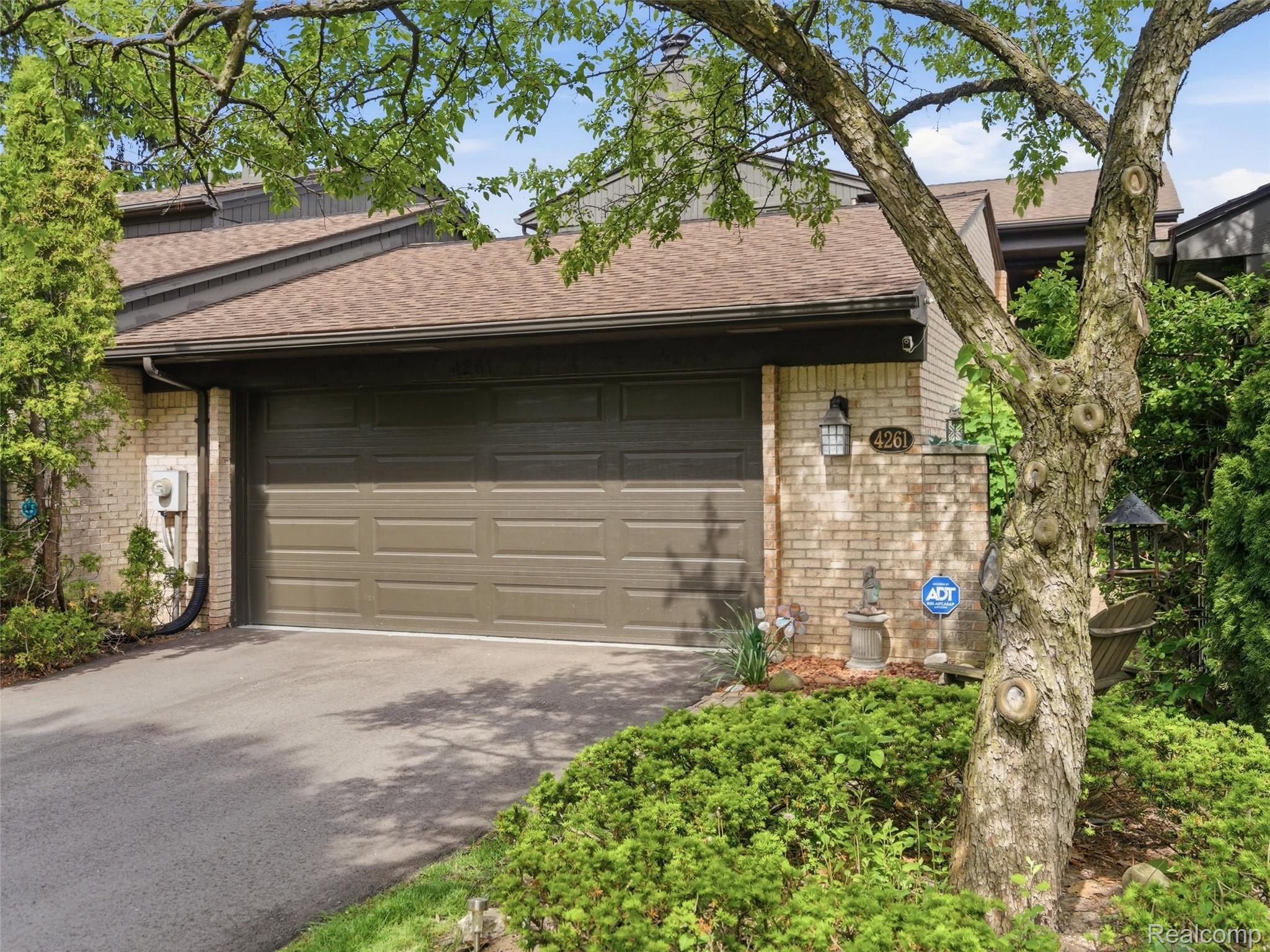 4261 Wabeek Lake Drive S