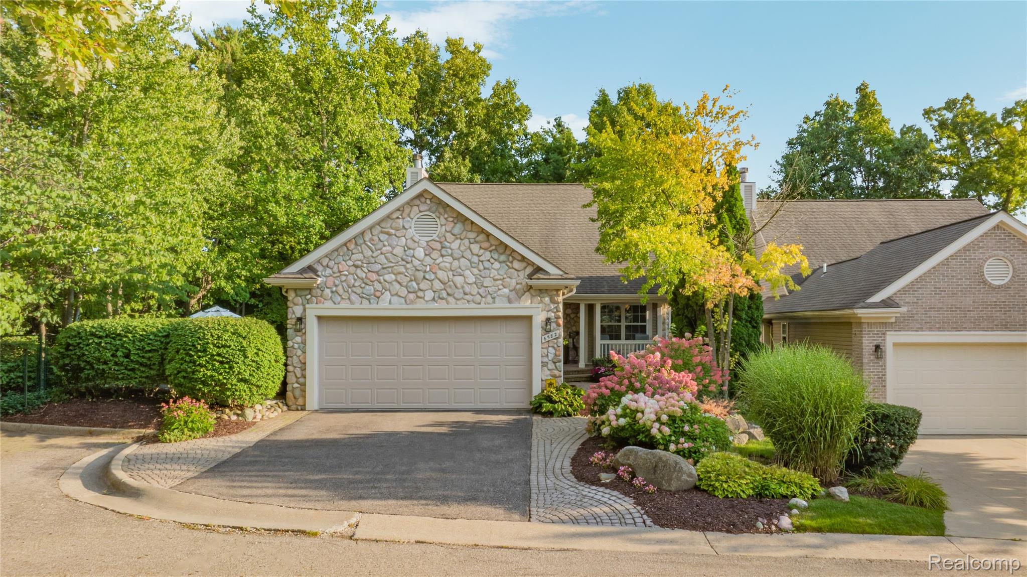 6582 Forest Ridge Court