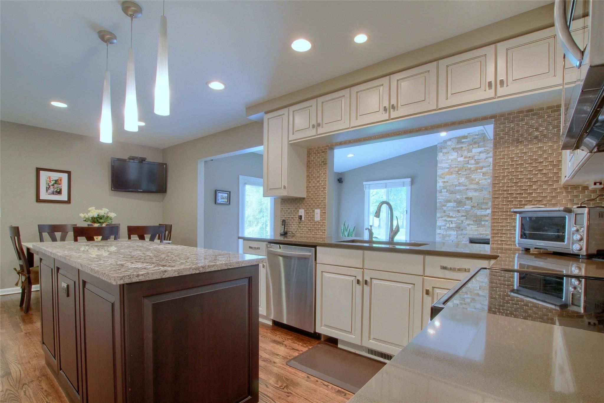 37650 GLENGROVE Drive