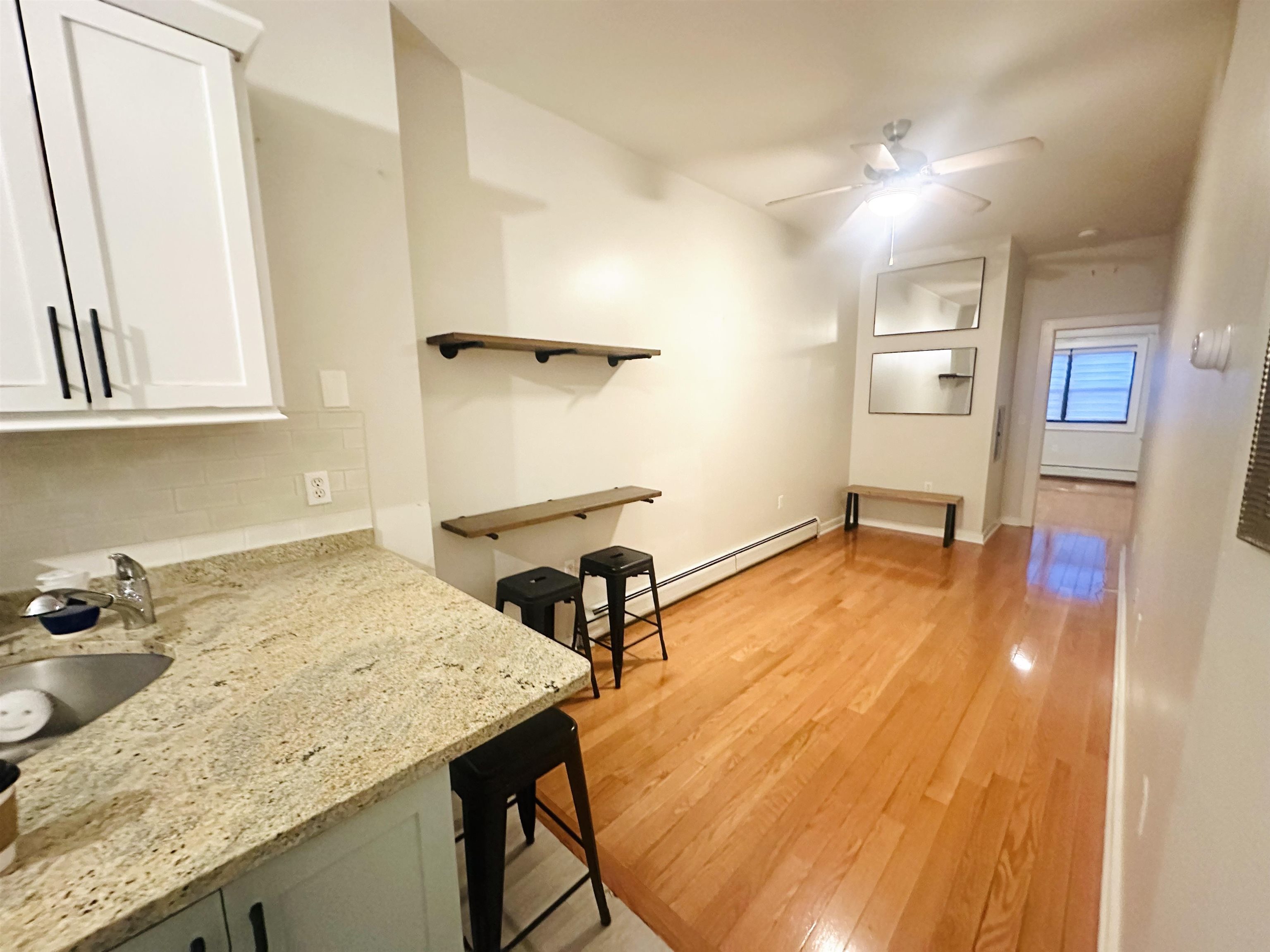 422 BLOOMFIELD ST Unit: 1R