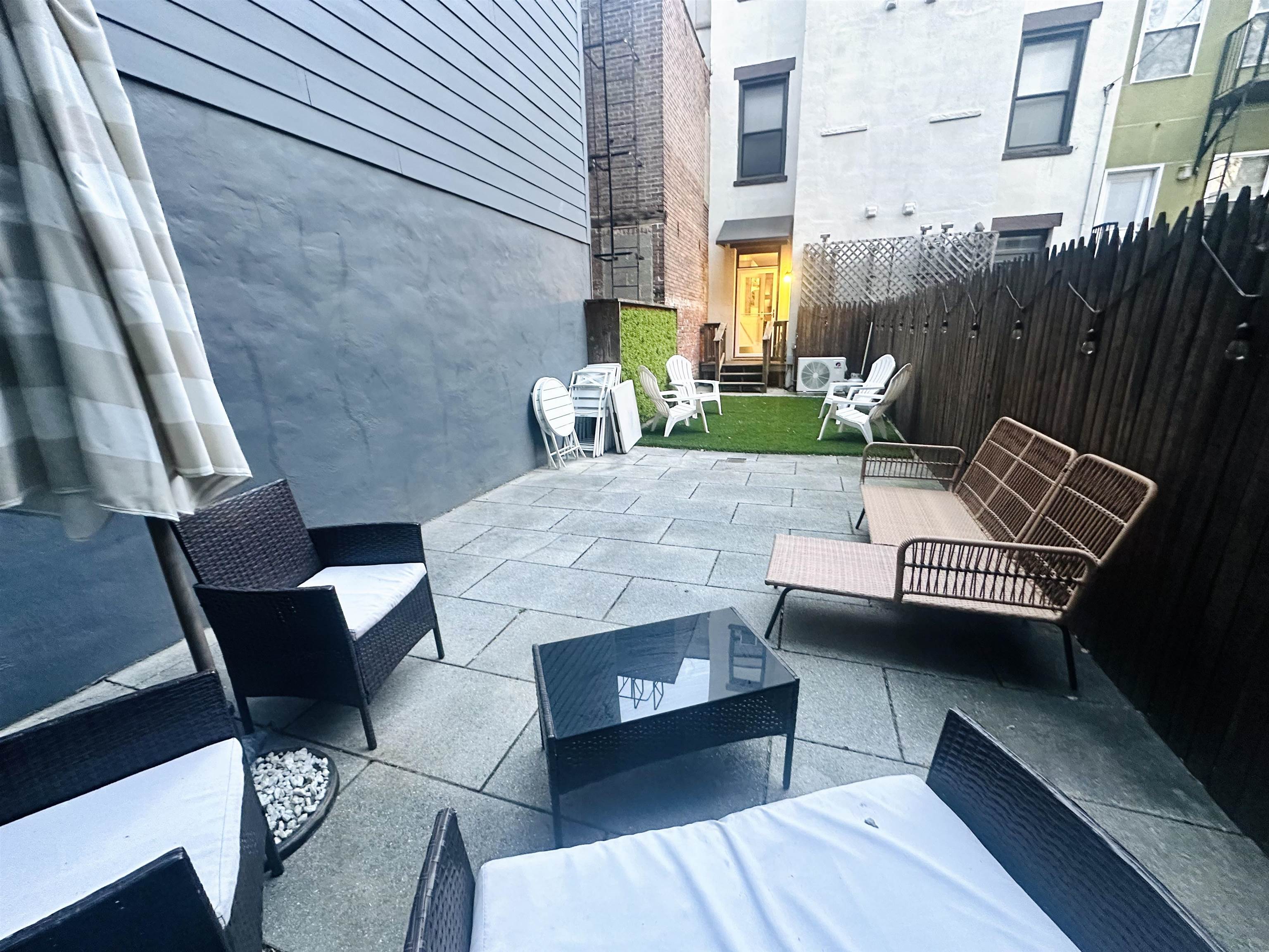 422 BLOOMFIELD ST Unit: 1R