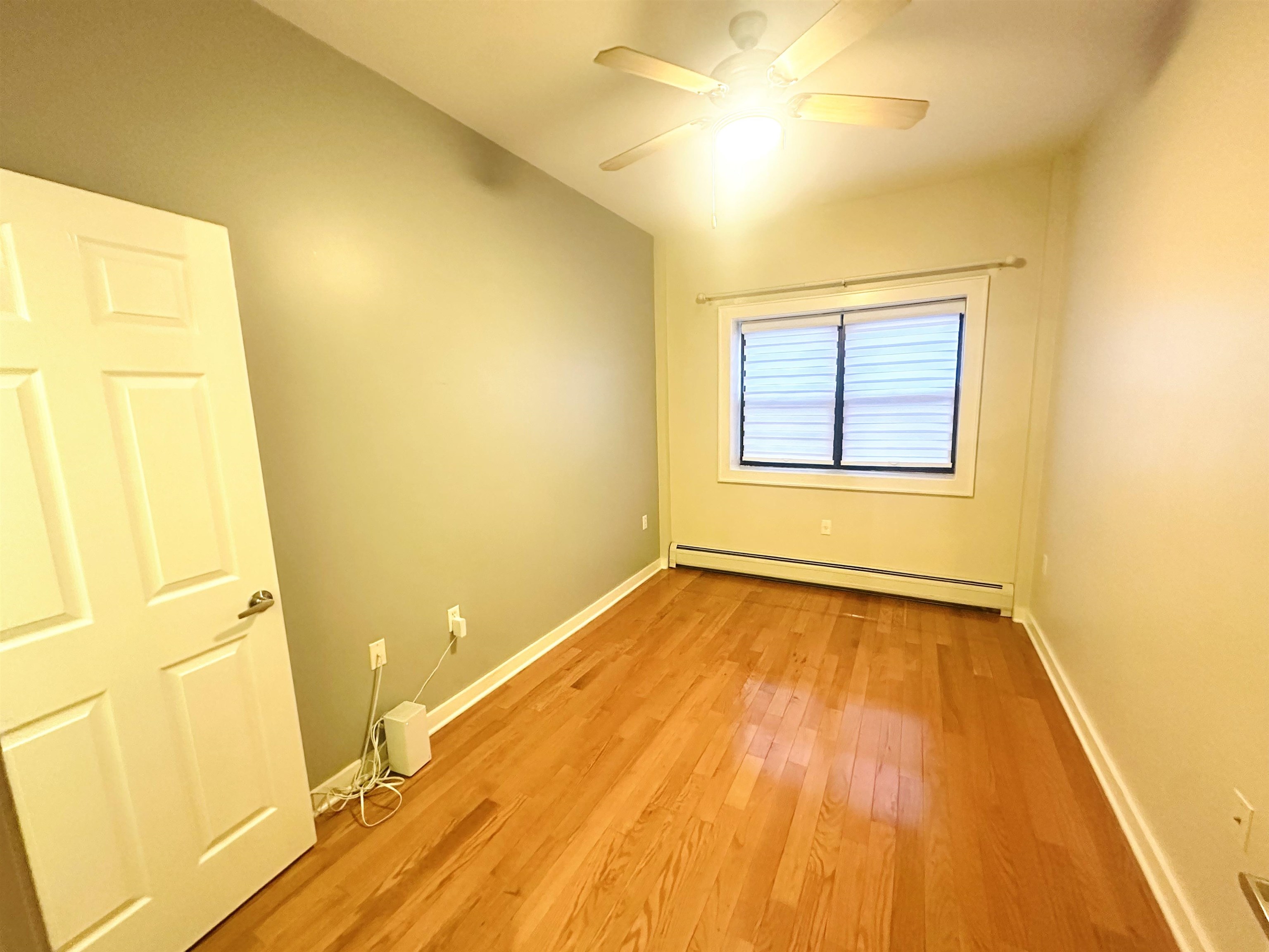 422 BLOOMFIELD ST Unit: 1R