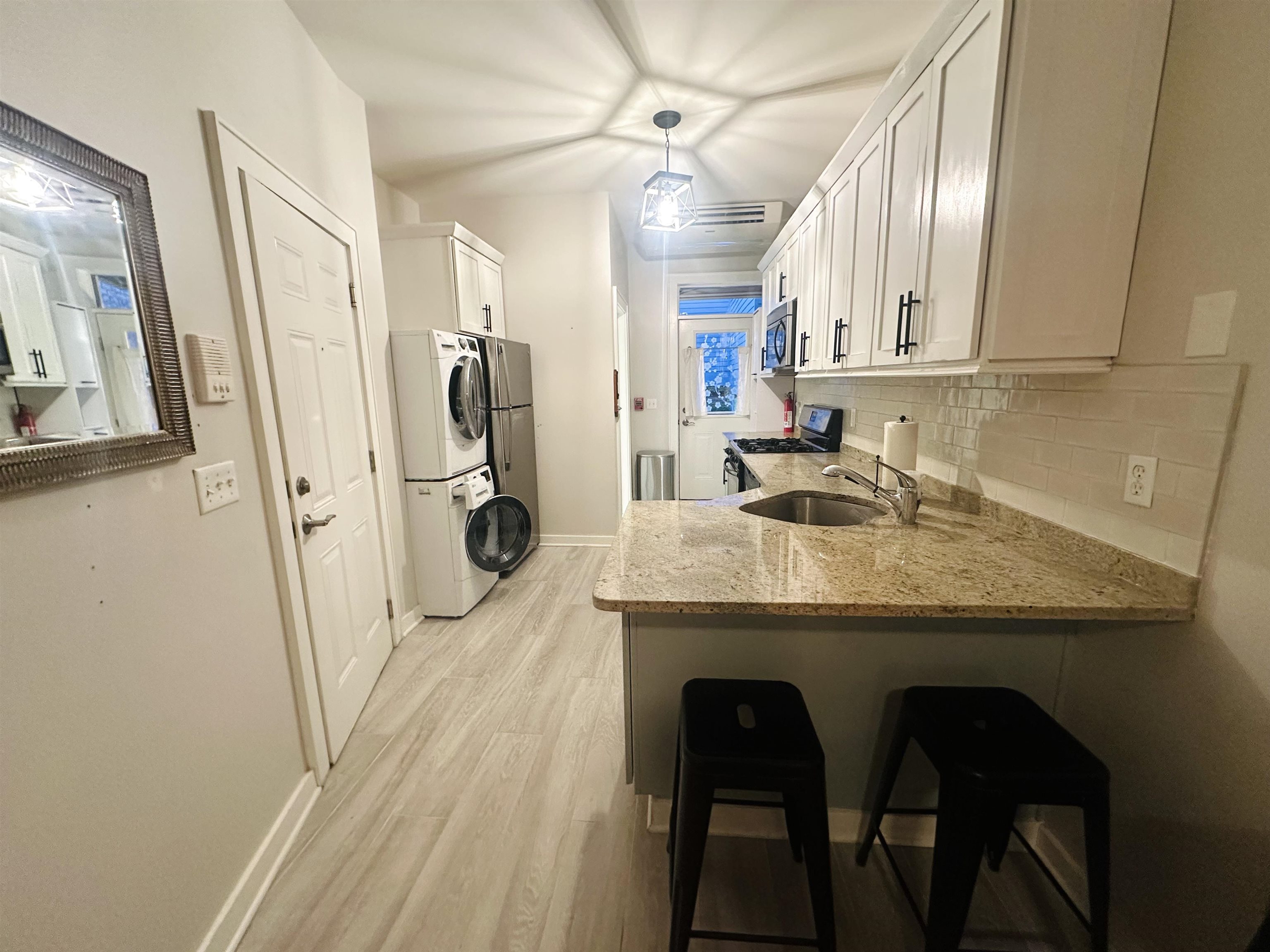 422 BLOOMFIELD ST Unit: 1R