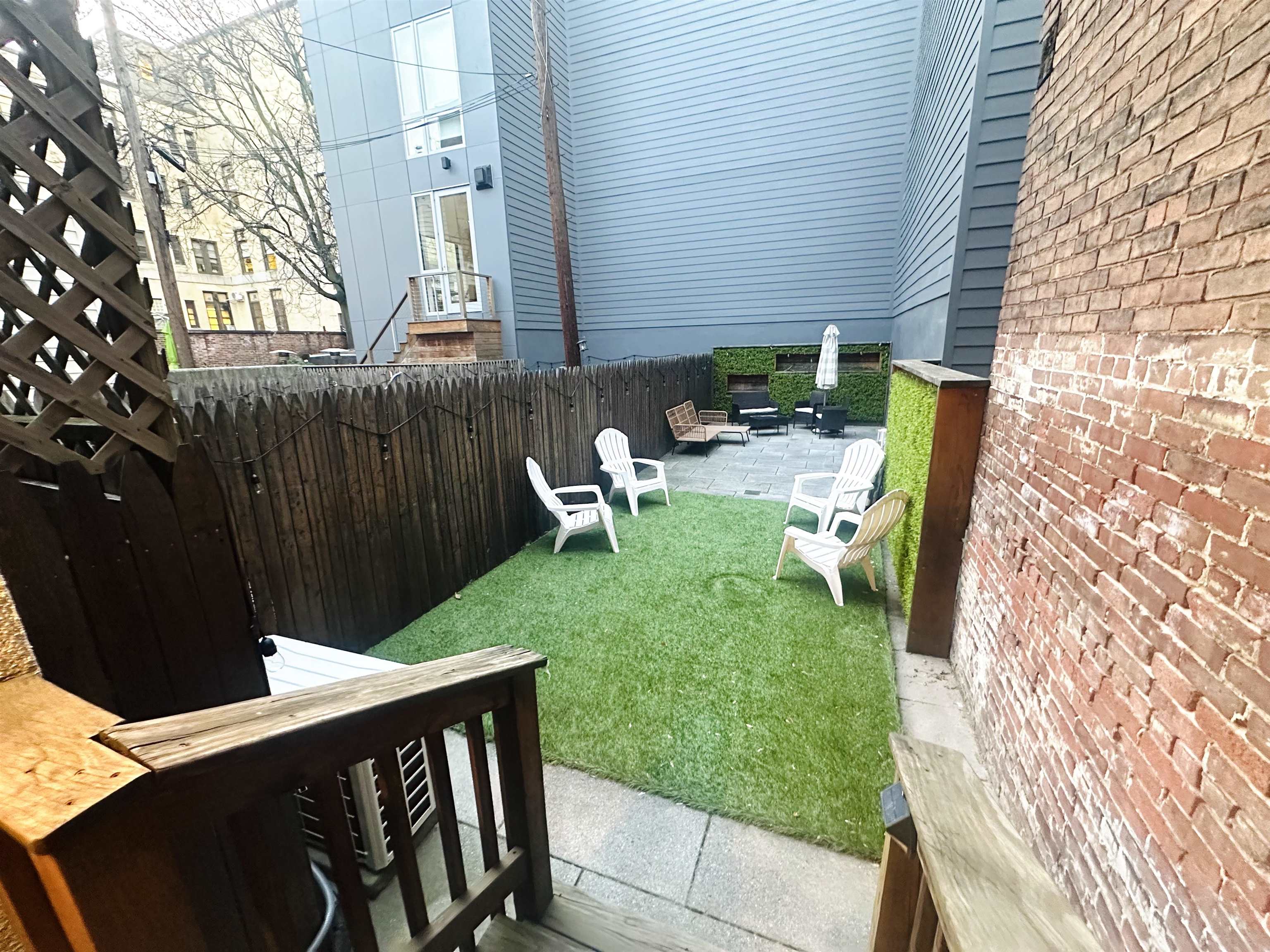 422 BLOOMFIELD ST Unit: 1R