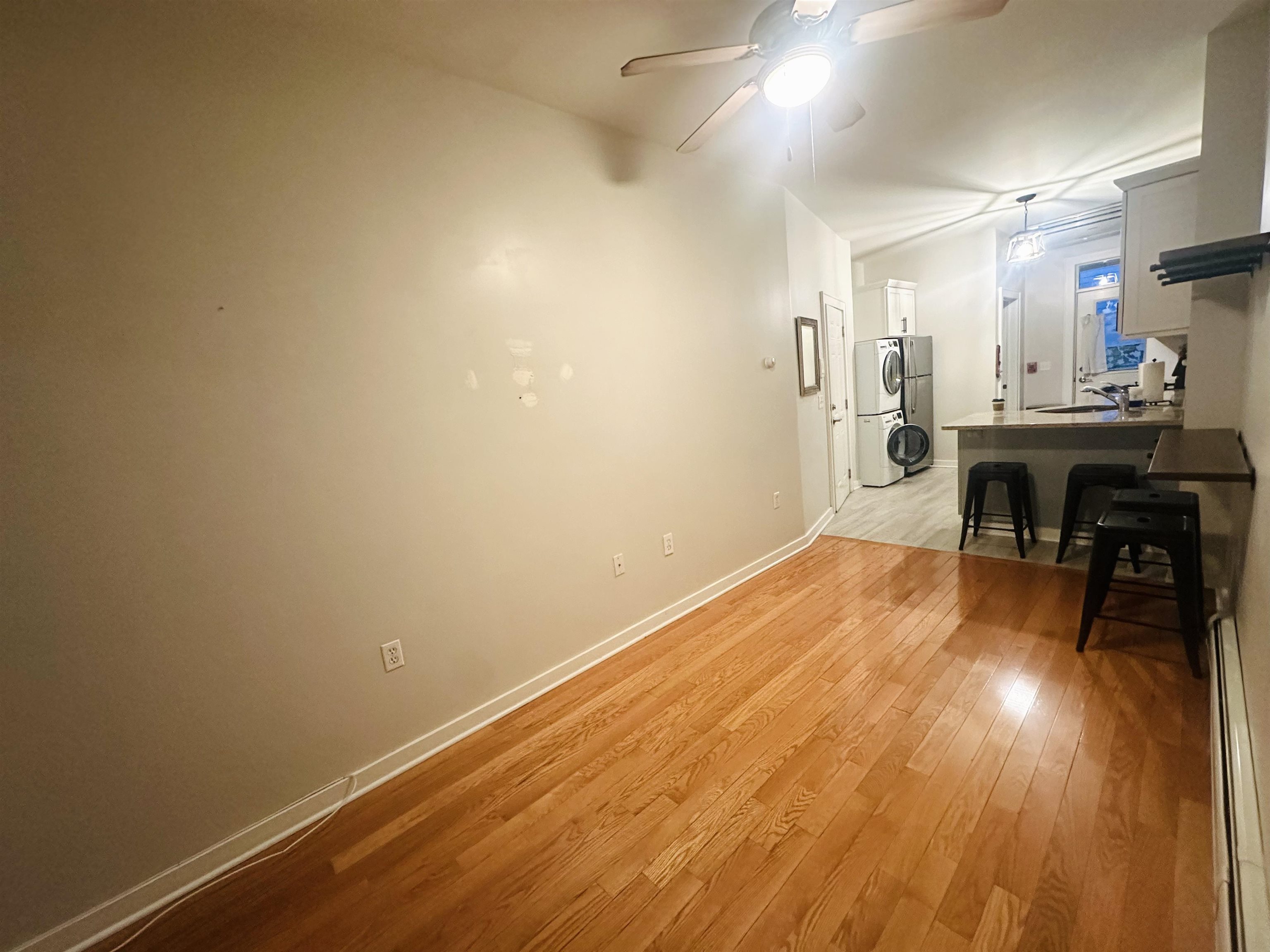 422 BLOOMFIELD ST Unit: 1R