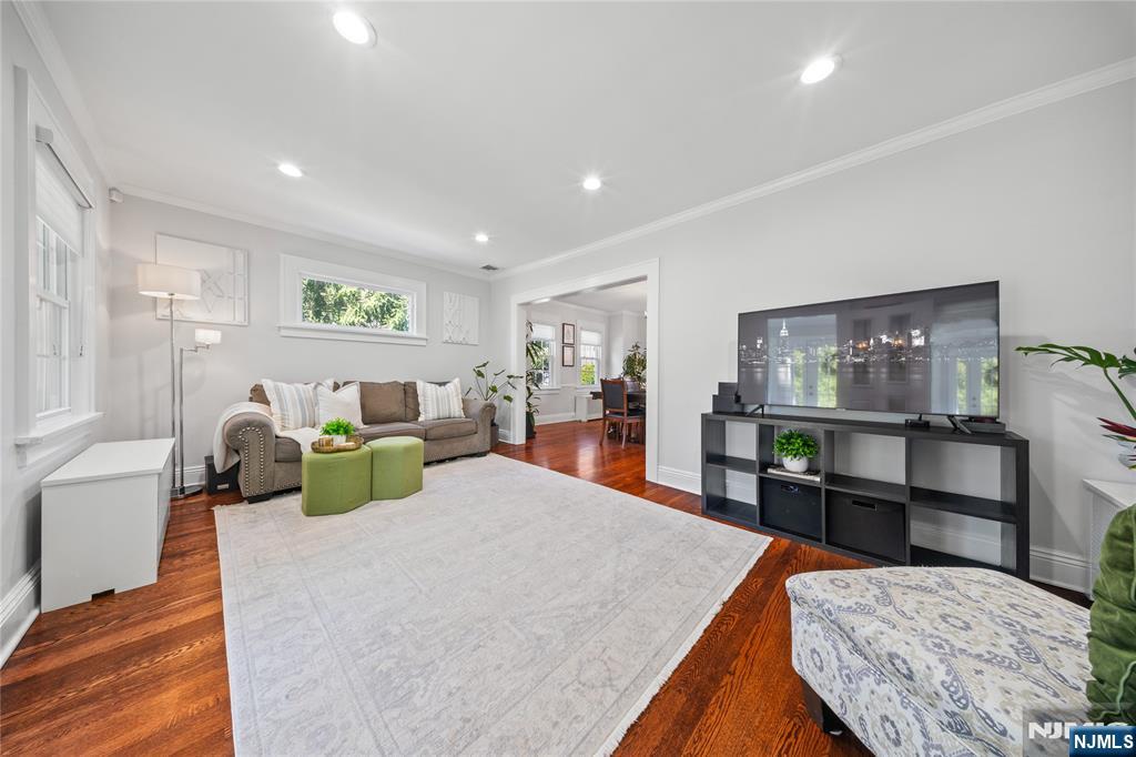 611 Albert Place
