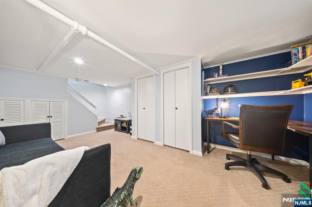 611 Albert Place