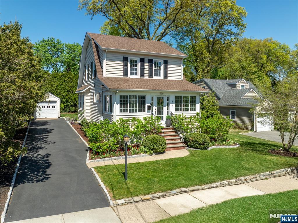 611 Albert Place
