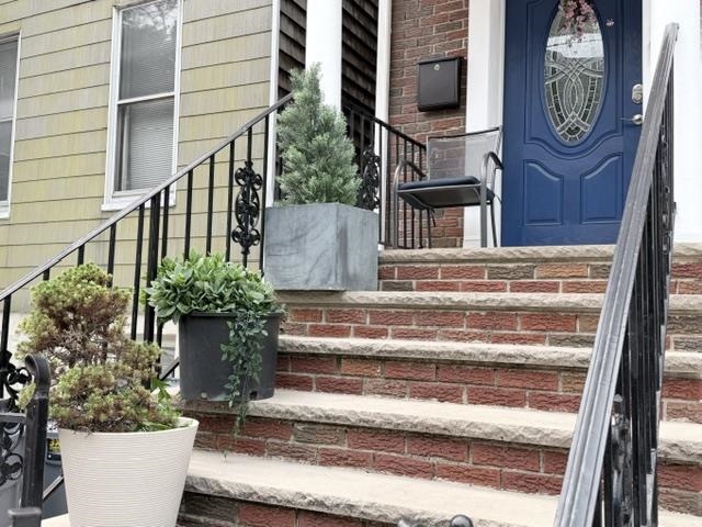 611 13TH ST Unit: 2