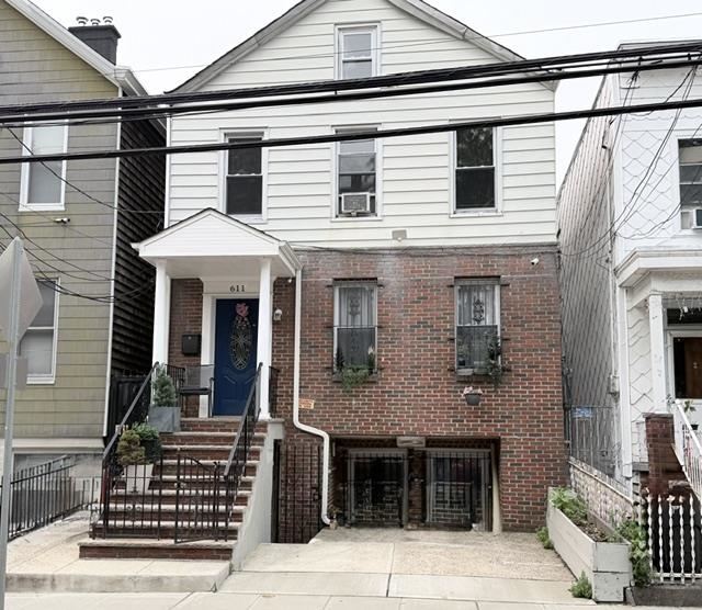 611 13TH ST Unit: 2