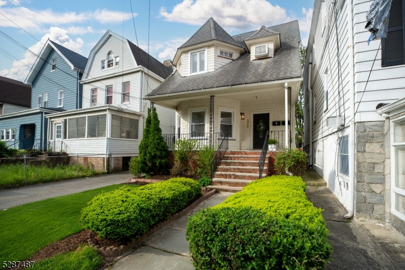 372 Jackson St