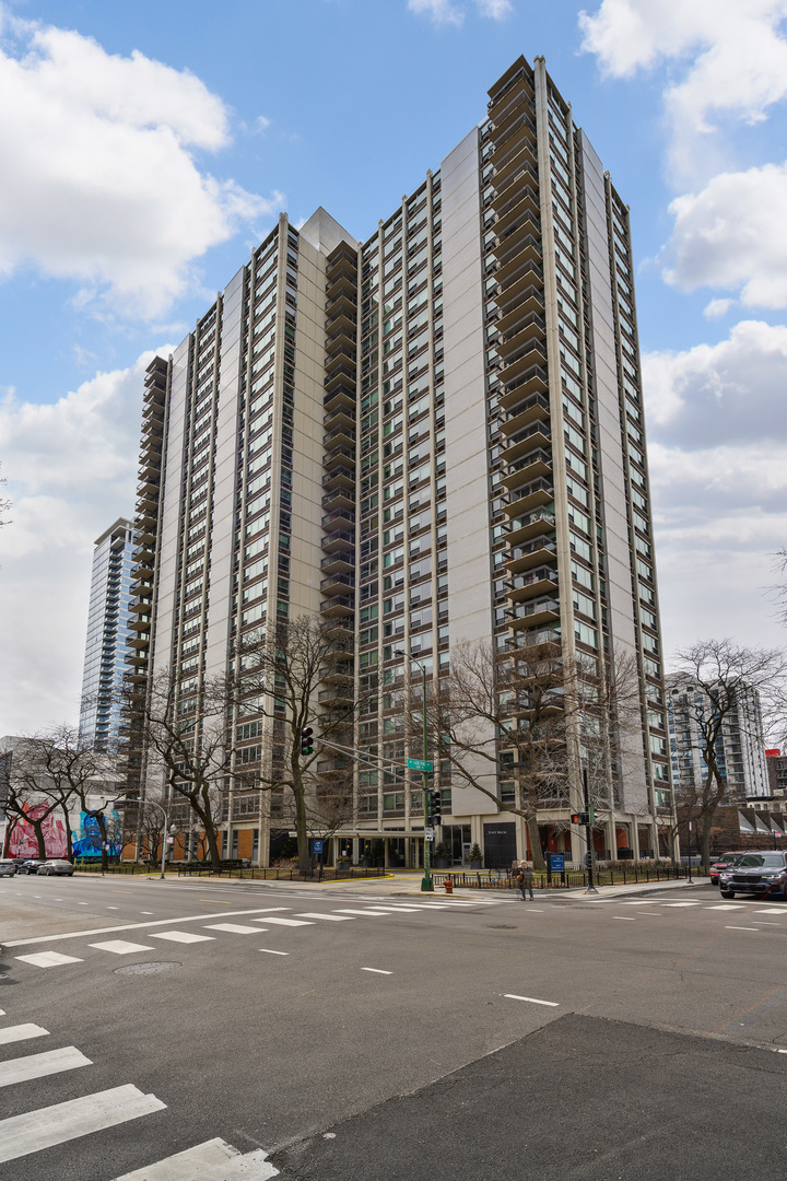 1255 N Sandburg Terrace Unit: 1207E