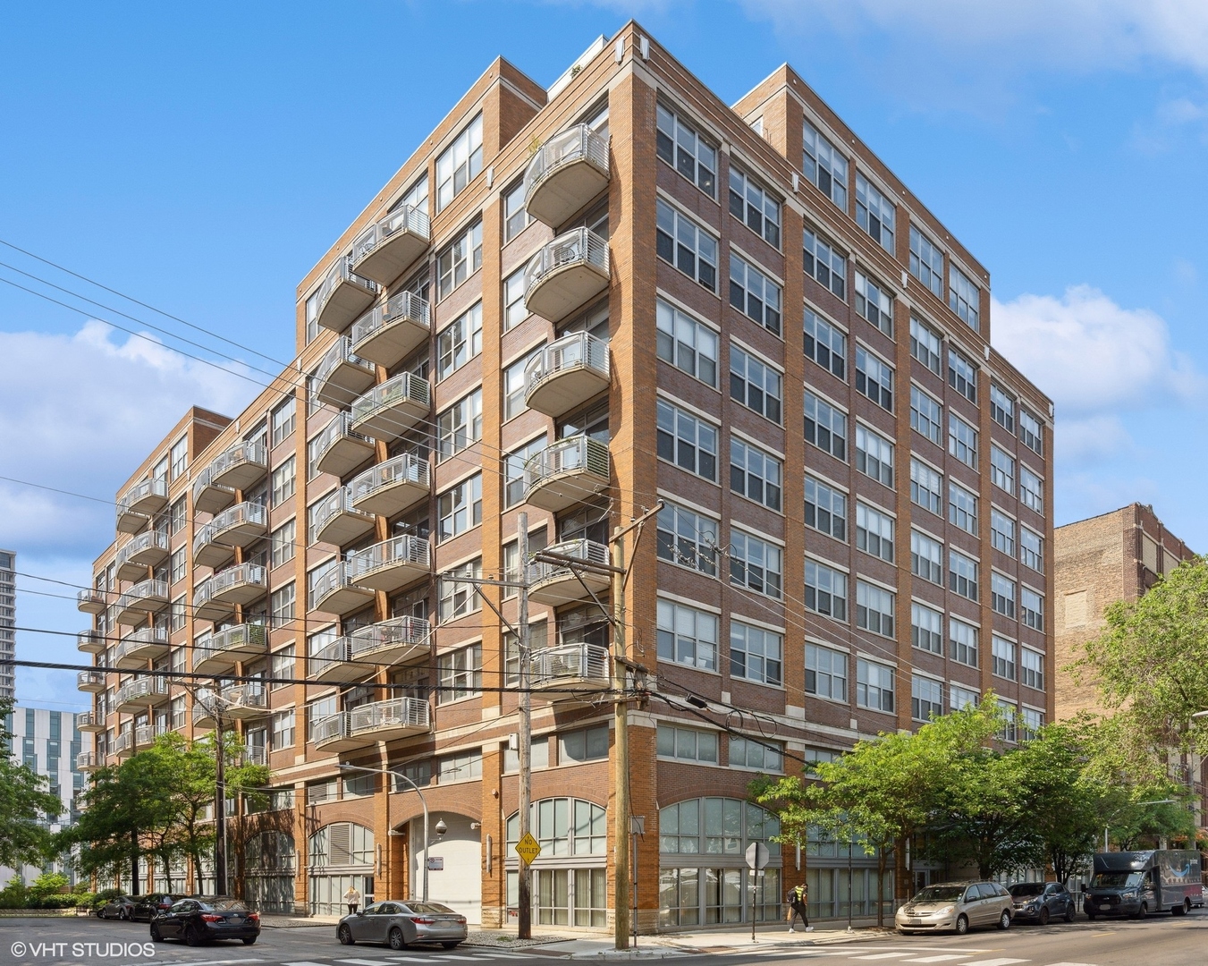 933 W Van Buren Street Unit: 823