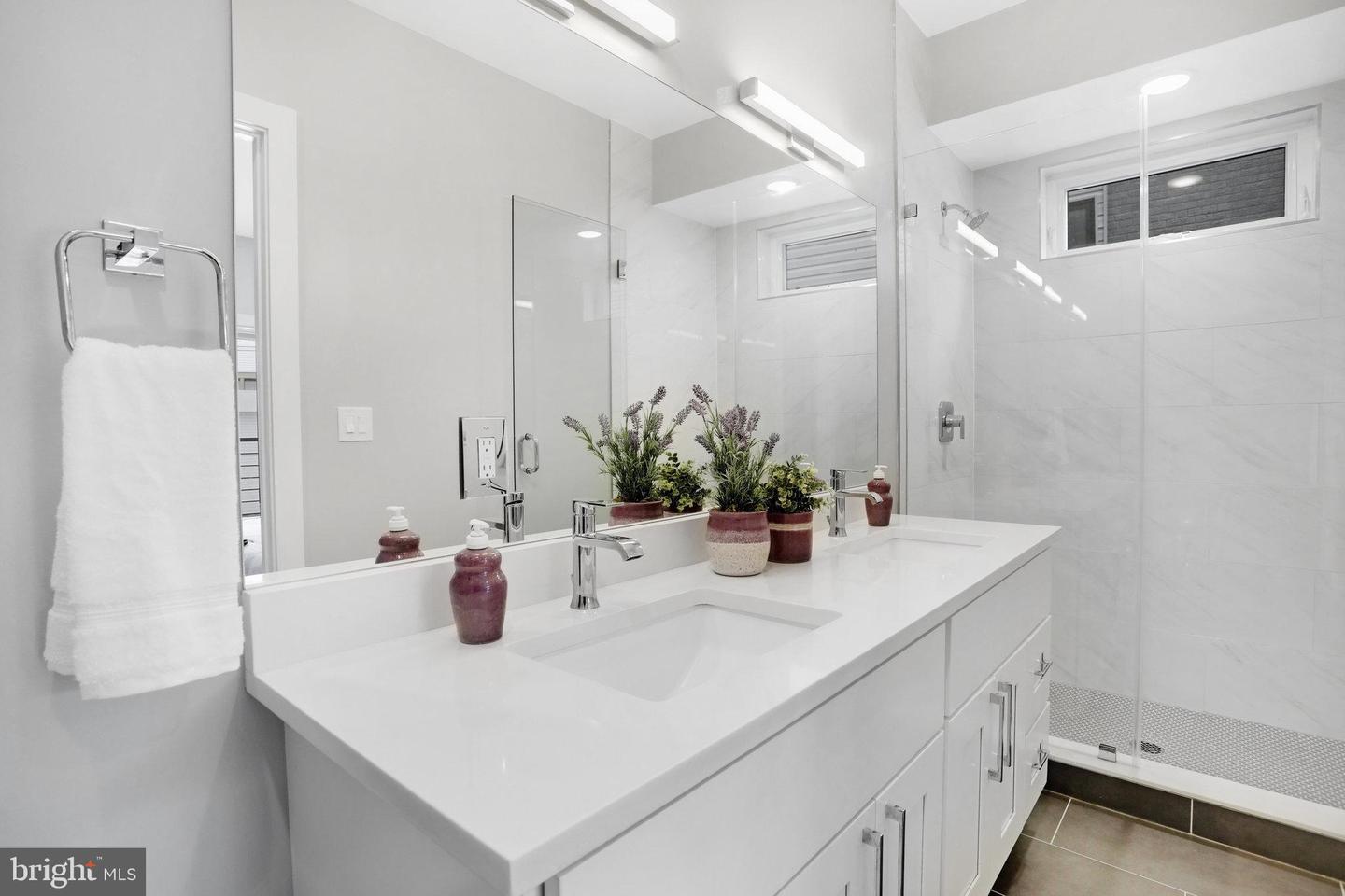 515 Montana Ave NE #1