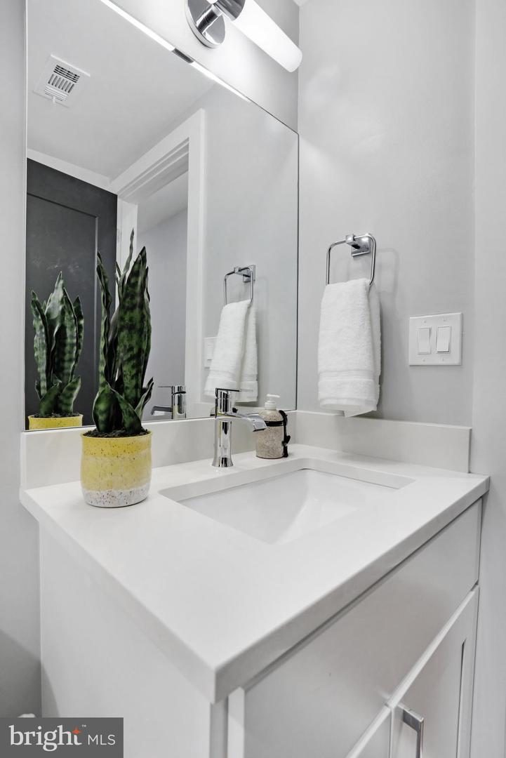 515 Montana Ave NE #1