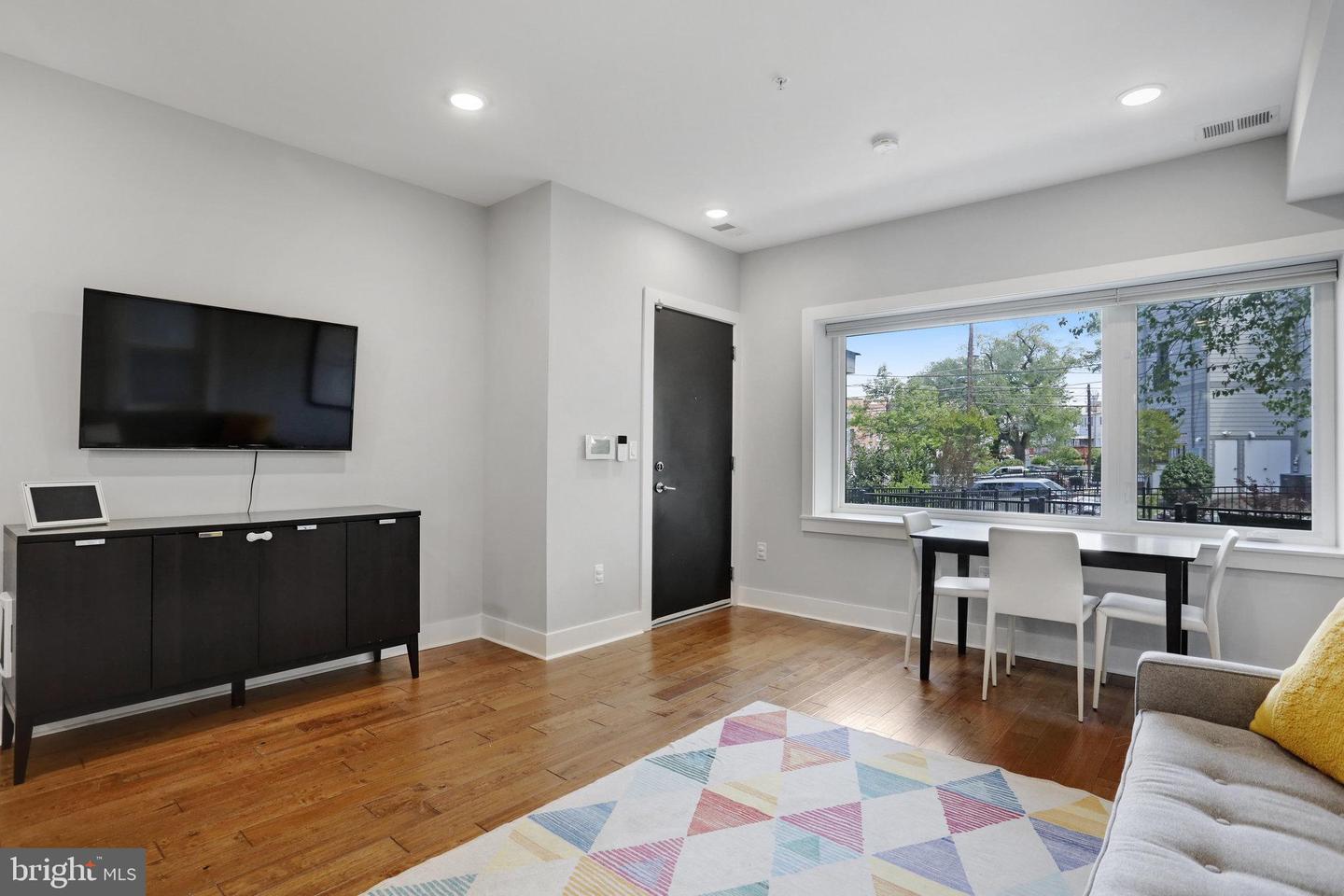 515 Montana Ave NE #1