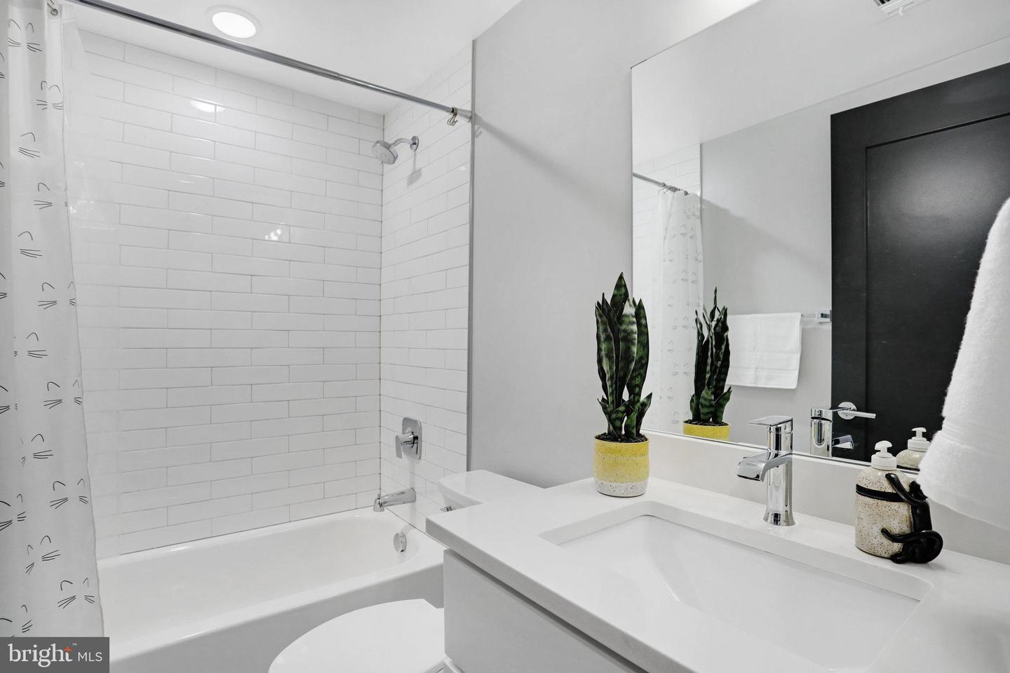 515 Montana Ave NE #1