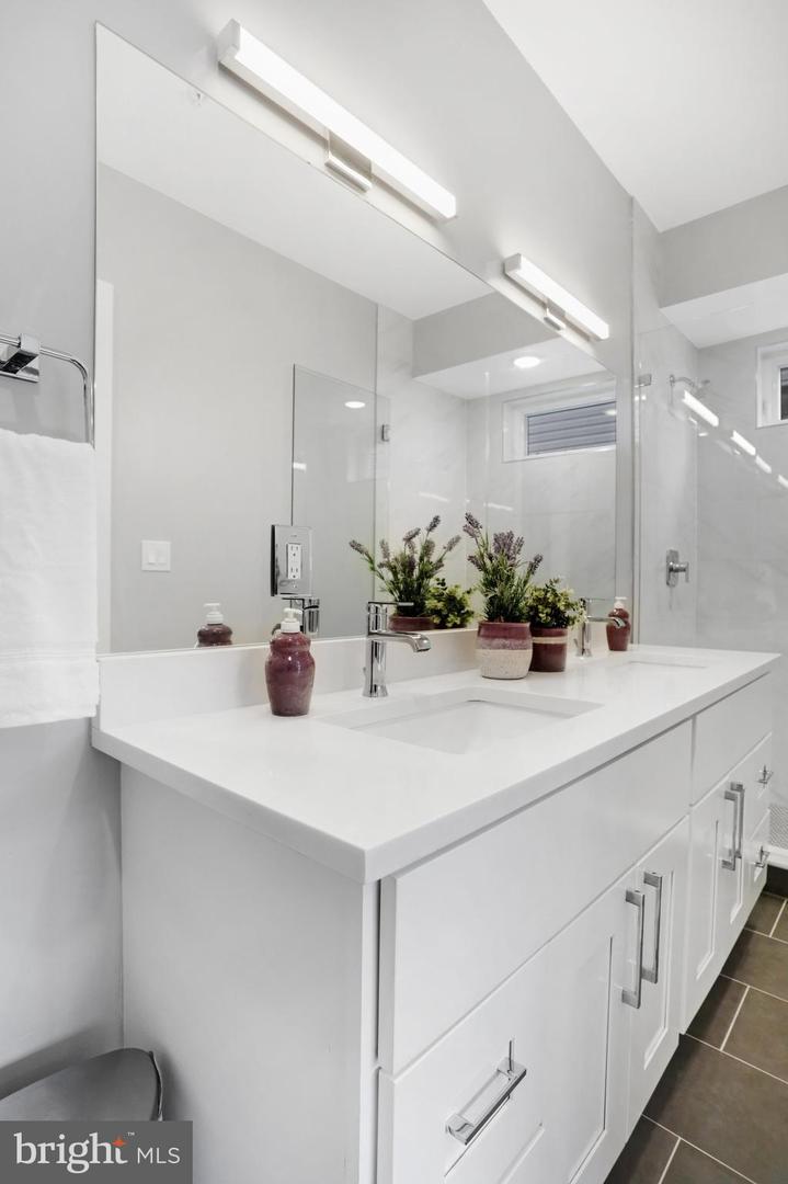 515 Montana Ave NE #1