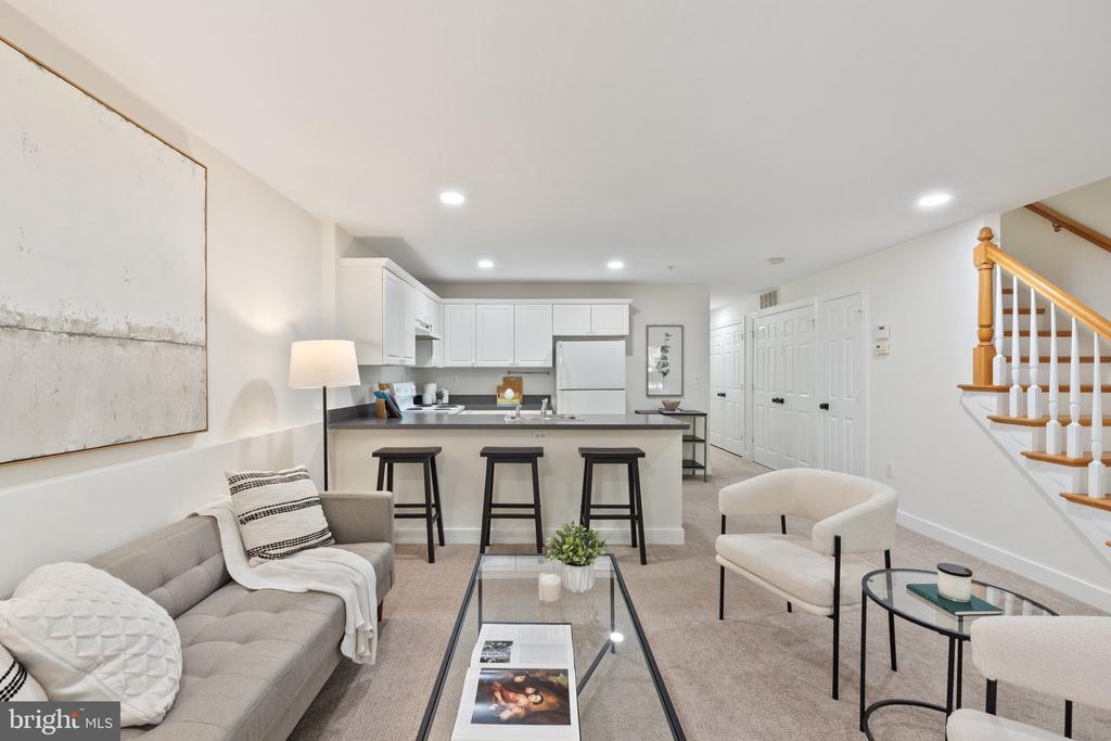 806 Constitution Ave NE