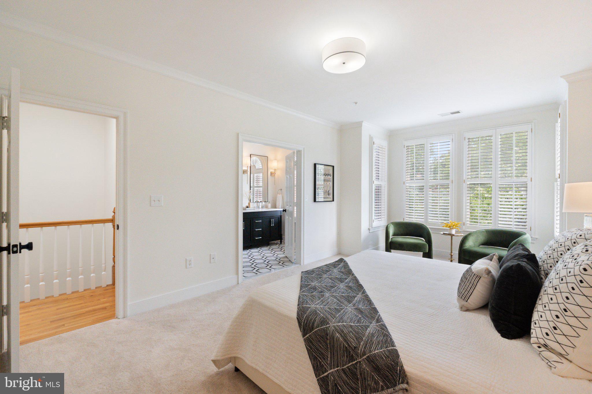 806 Constitution Ave NE