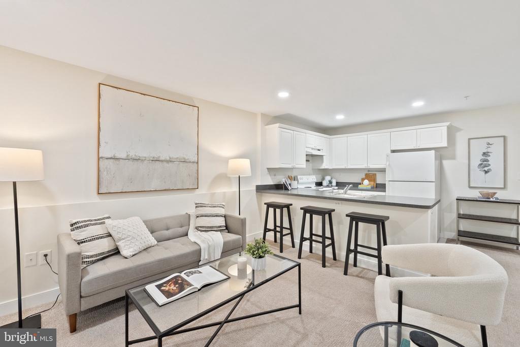 806 Constitution Ave NE
