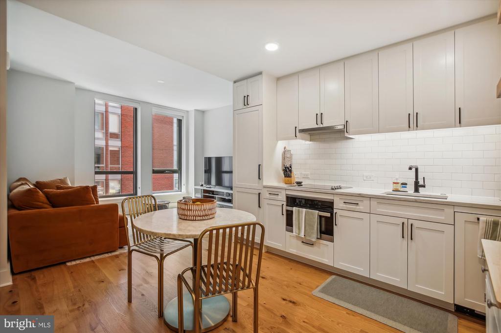 1211 VAN ST SE #602