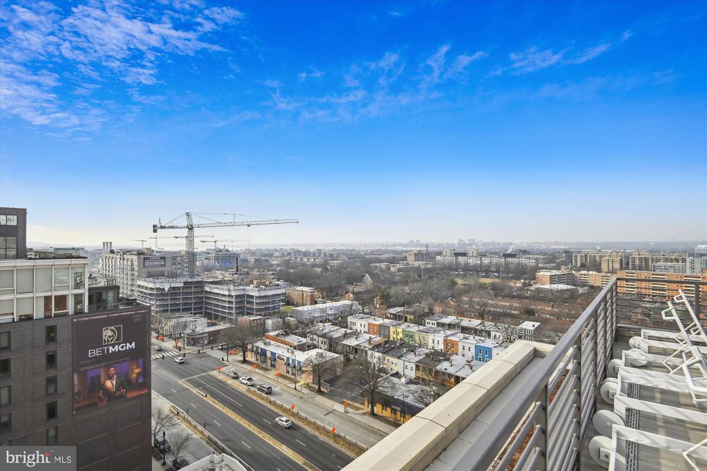 1211 VAN ST SE #602