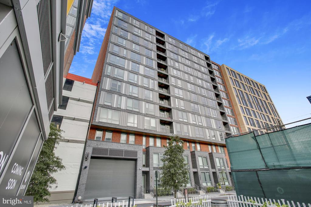1211 VAN ST SE #602