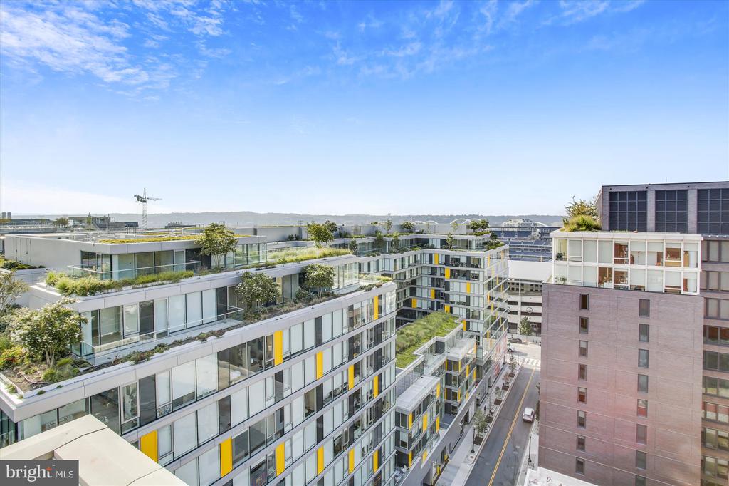 1211 VAN ST SE #602