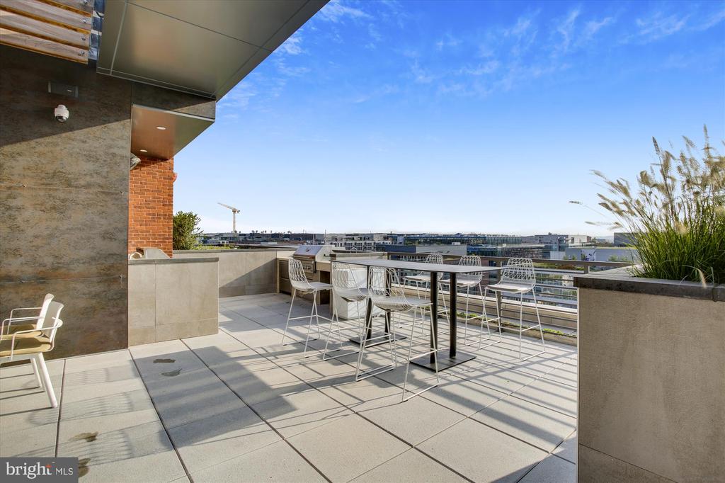 1211 VAN ST SE #602