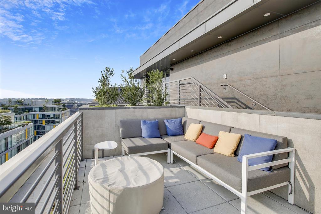 1211 VAN ST SE #602