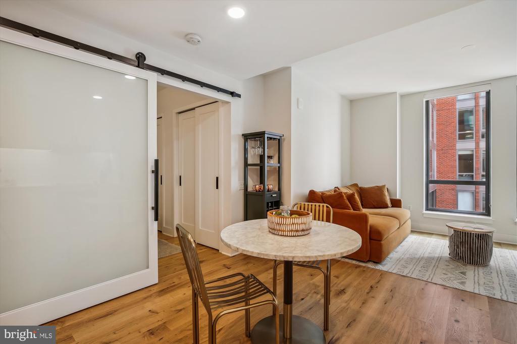 1211 VAN ST SE #602