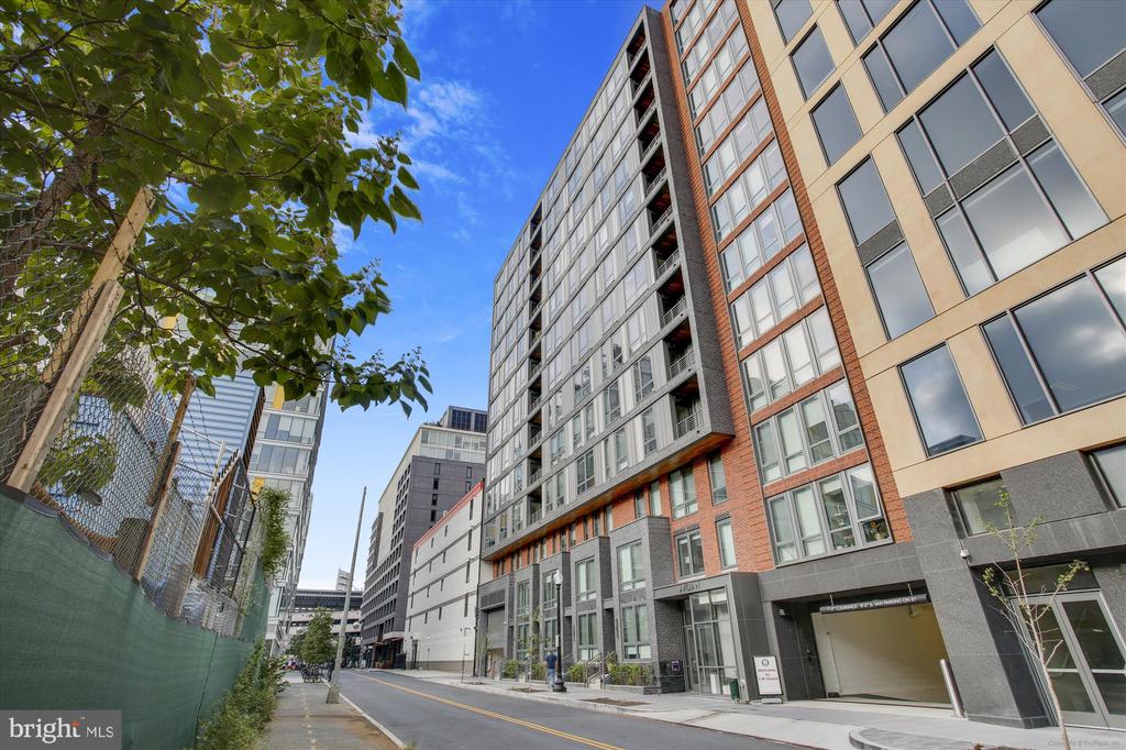 1211 VAN ST SE #602