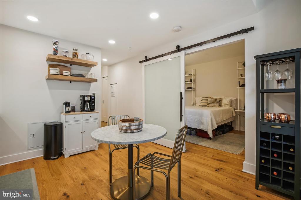 1211 VAN ST SE #602