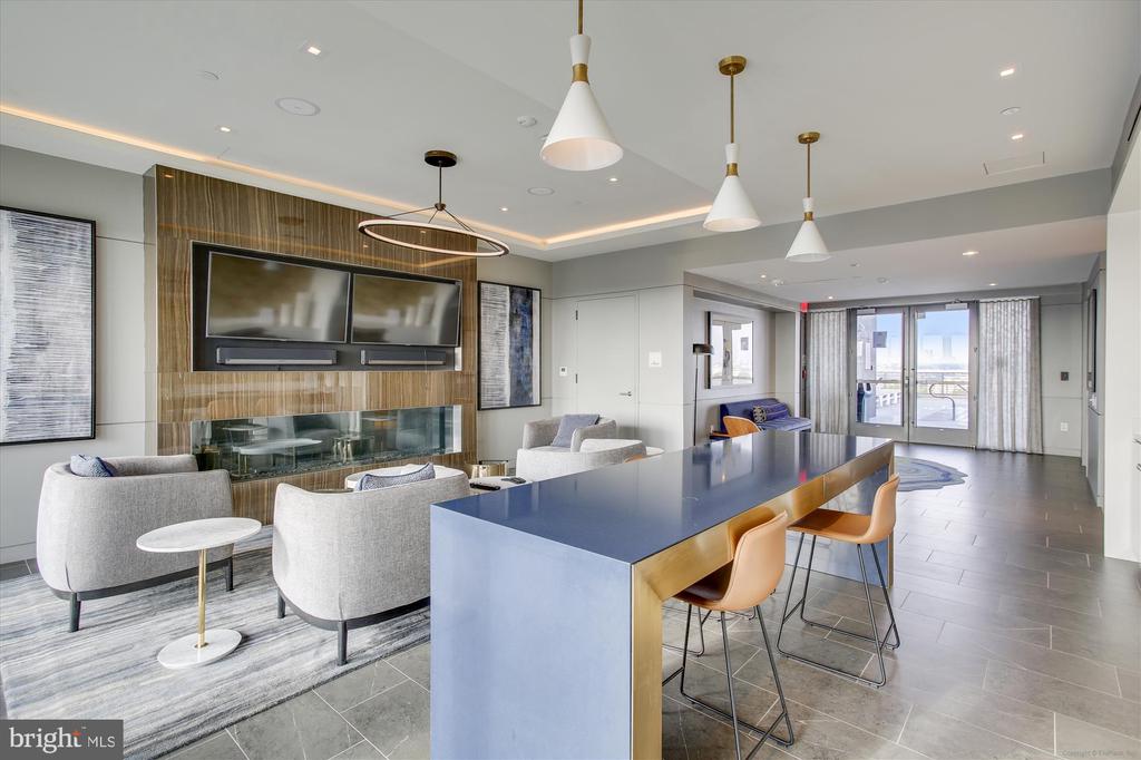 1211 VAN ST SE #602