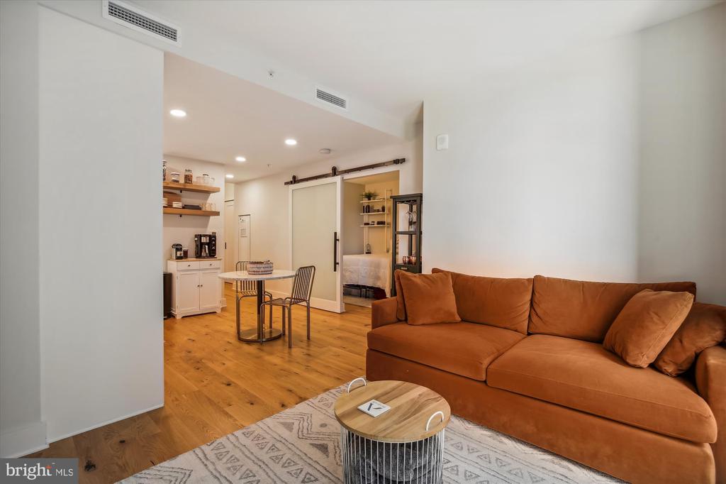 1211 VAN ST SE #602