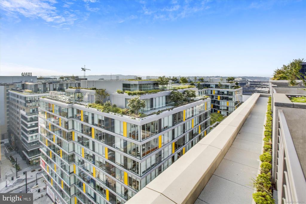 1211 VAN ST SE #602