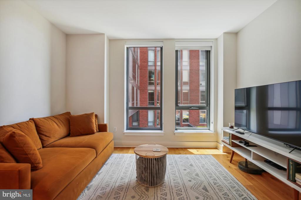 1211 VAN ST SE #602