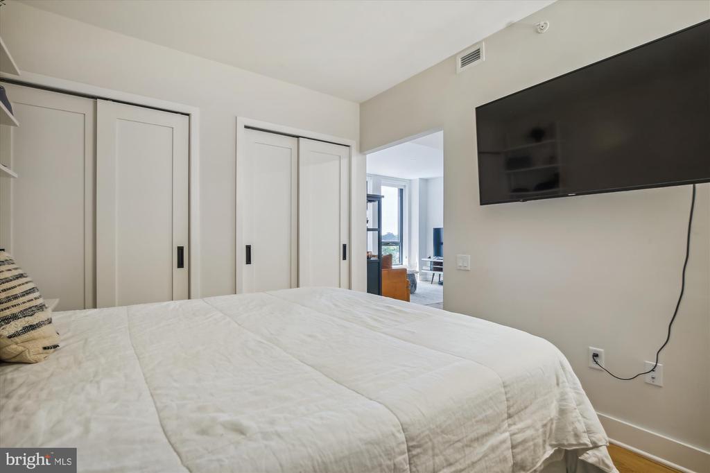 1211 VAN ST SE #602