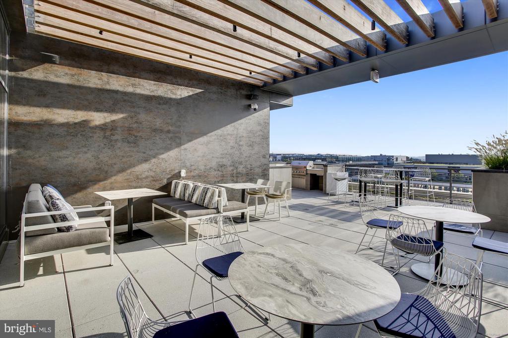 1211 VAN ST SE #602