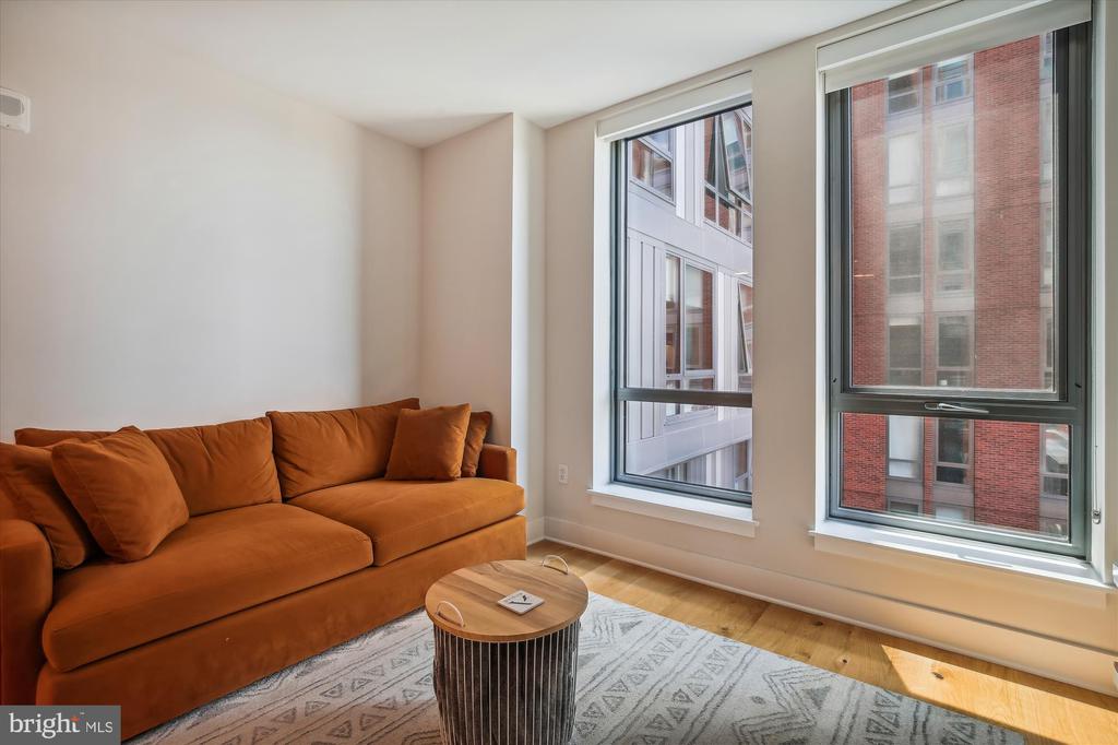 1211 VAN ST SE #602