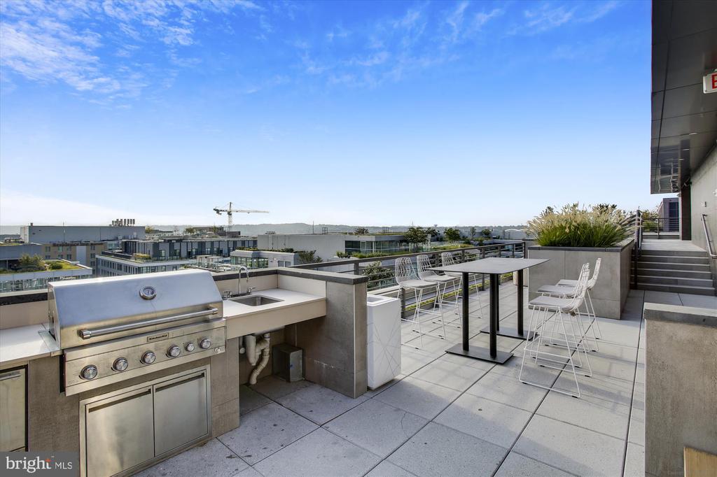 1211 VAN ST SE #602