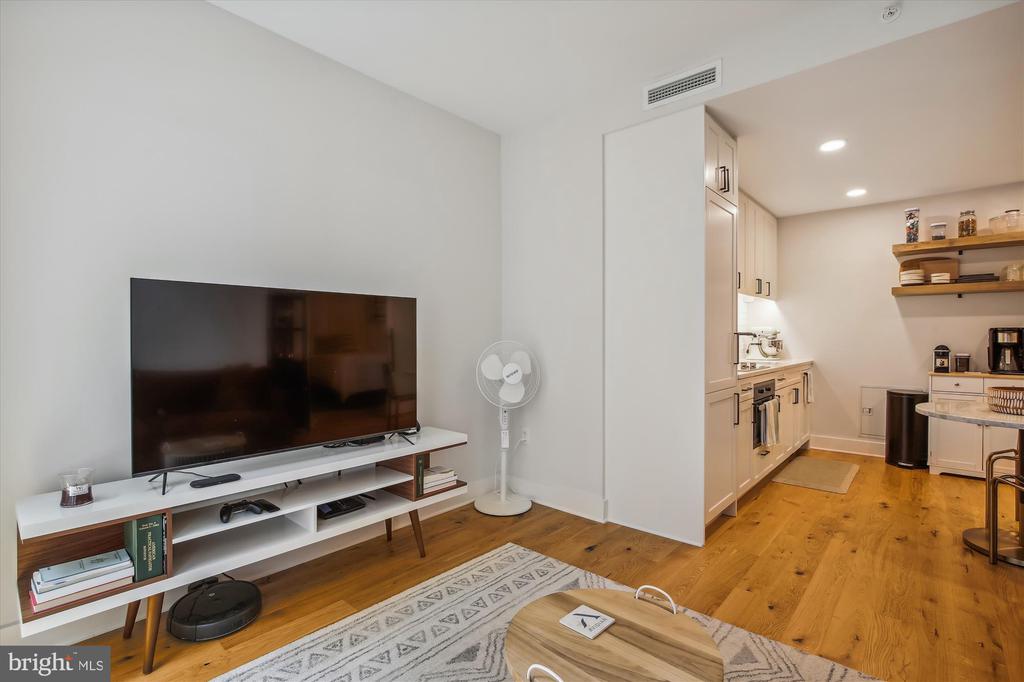 1211 VAN ST SE #602