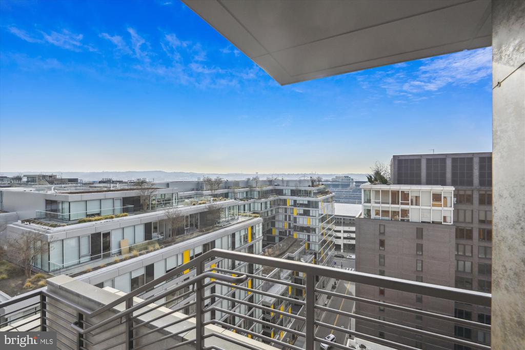 1211 VAN ST SE #602