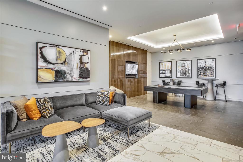 1211 VAN ST SE #602