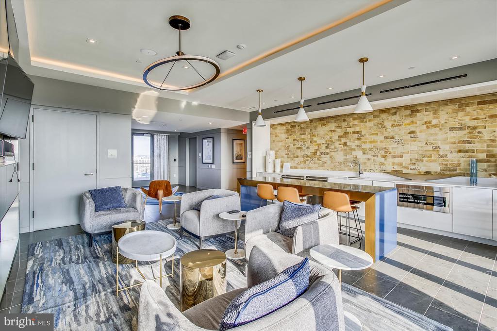 1211 VAN ST SE #602