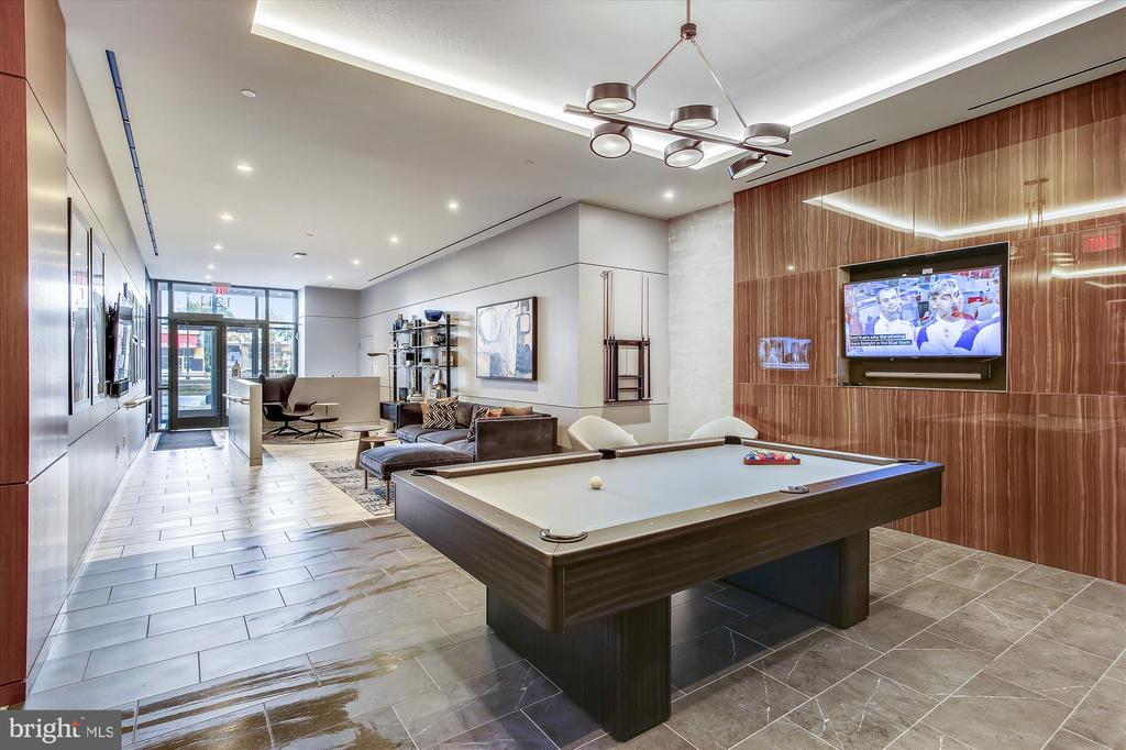 1211 VAN ST SE #602