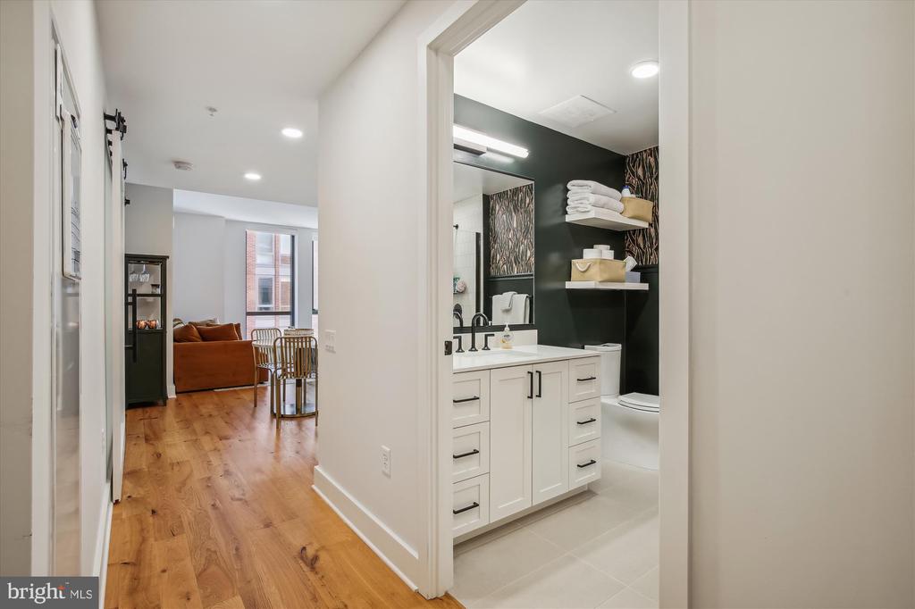 1211 VAN ST SE #602