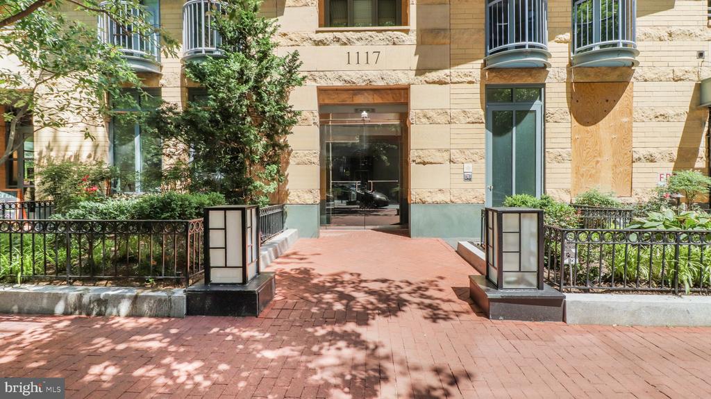 1117 10TH STREET NW Unit: 505