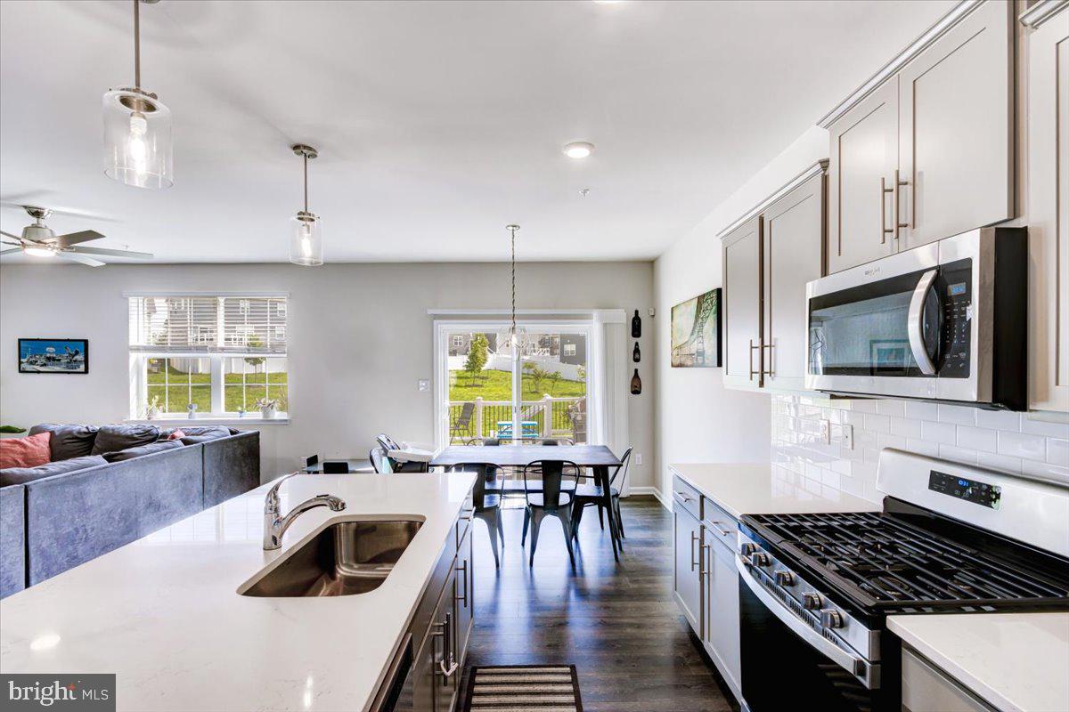 2768 Golden Aster Pl